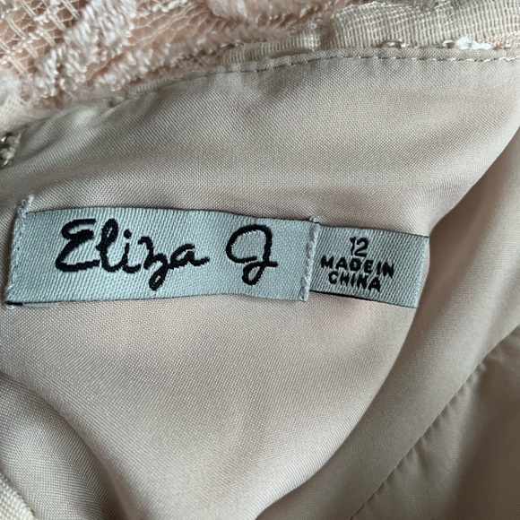 Soft and delicate dress - Picture 7 of 8